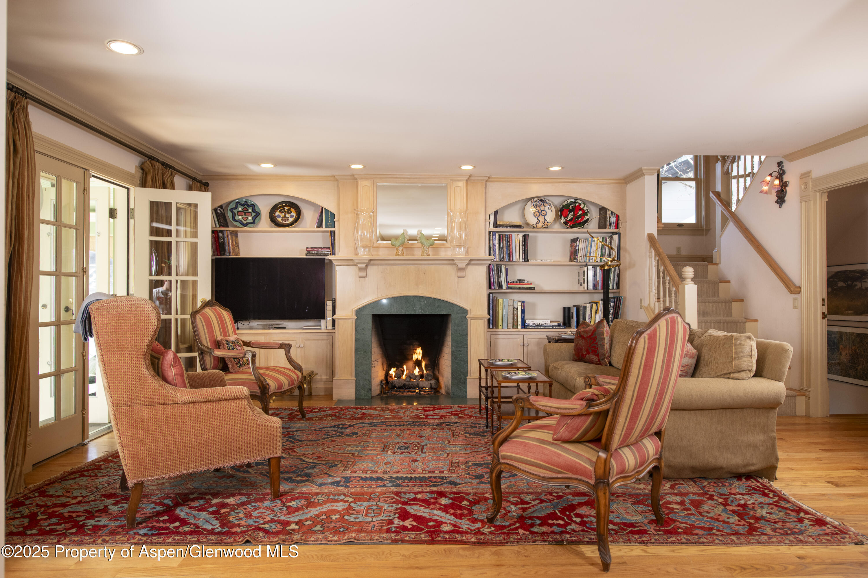 715 W Smuggler Street