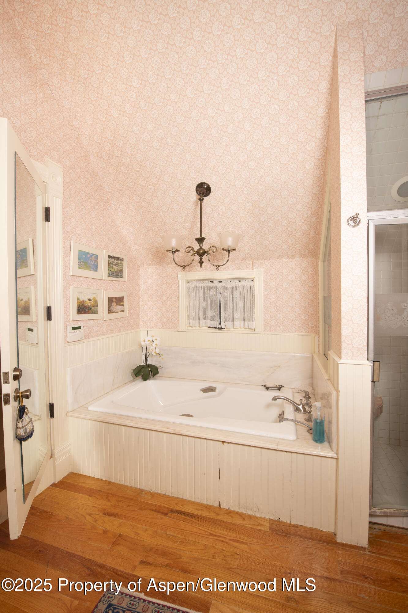 715 W Smuggler Street