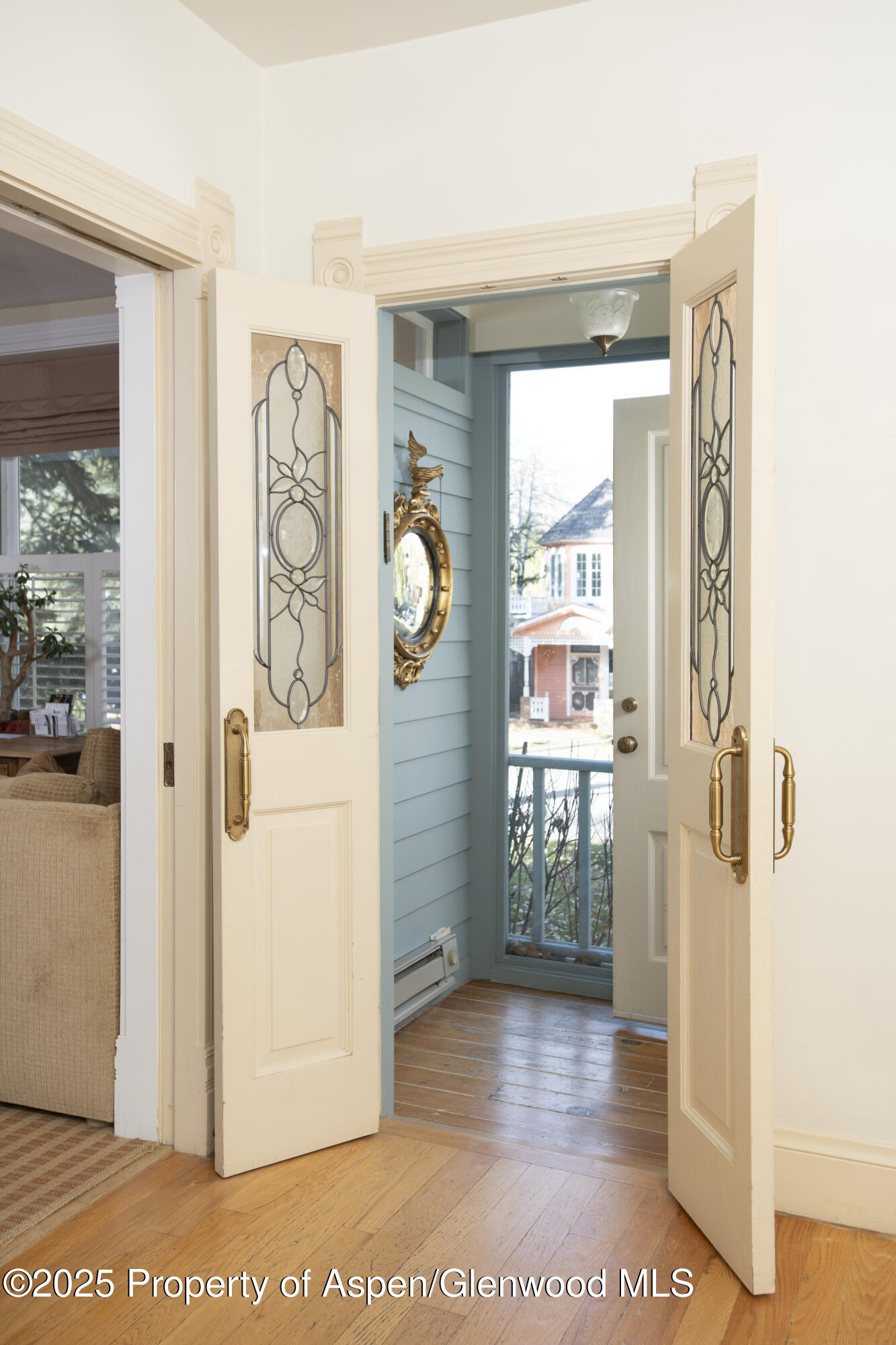 715 W Smuggler Street