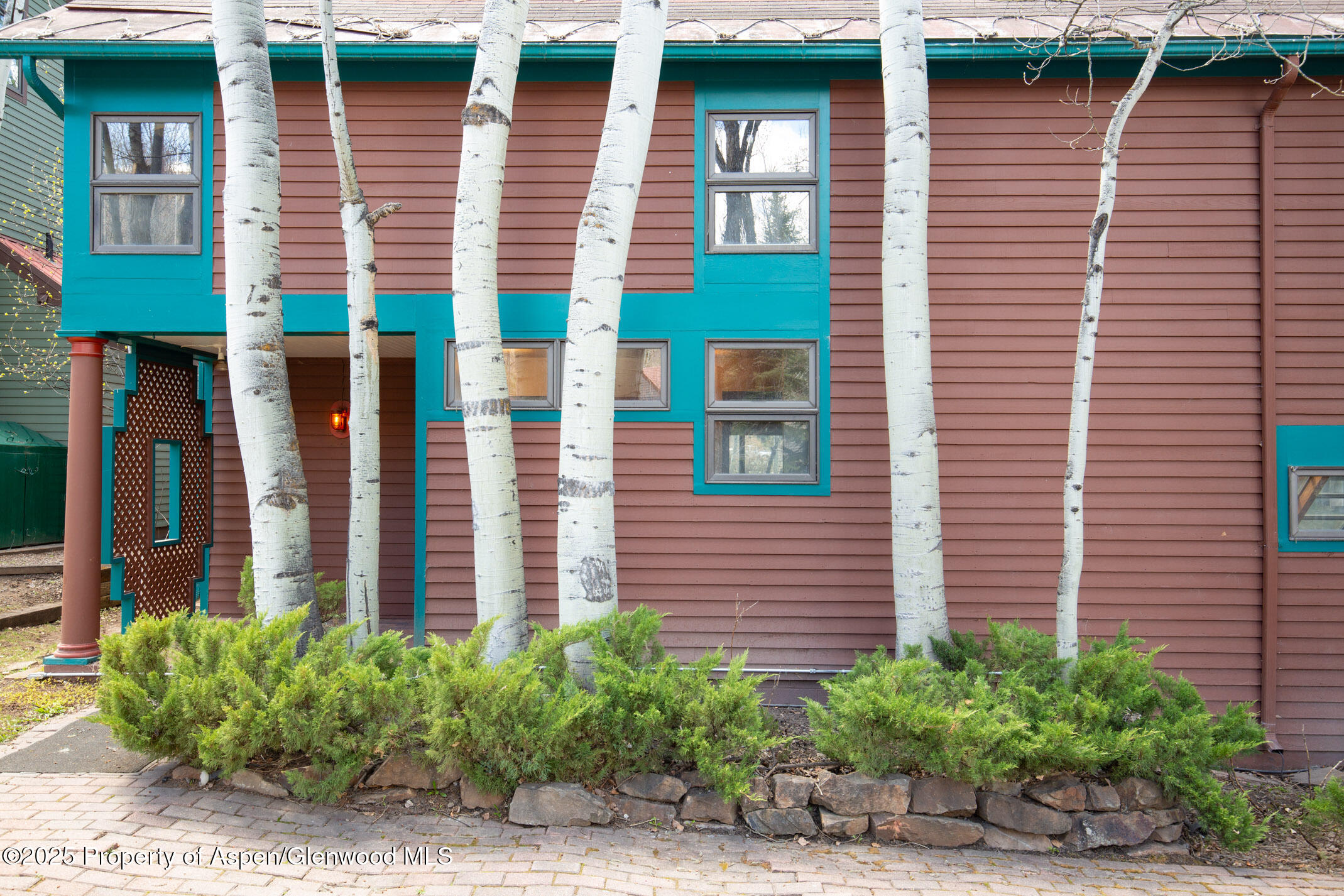 925 W North Street