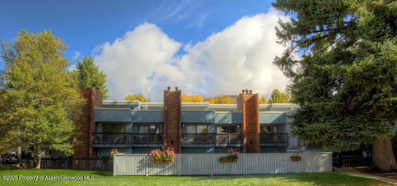 232 W Hyman Avenue #11 (wks. 4,8,39)