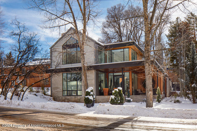 813 W Smuggler Street