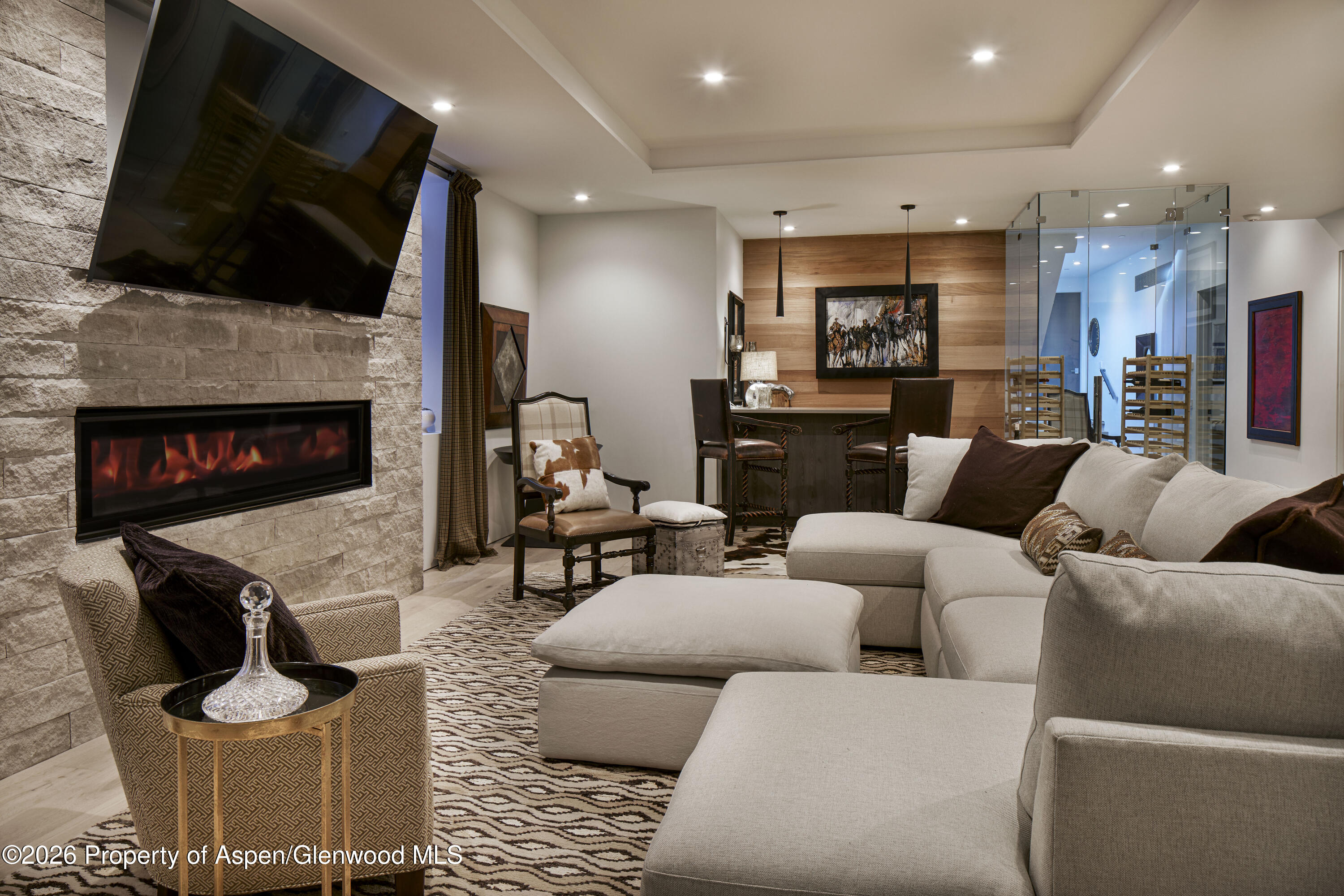 813 W Smuggler Street