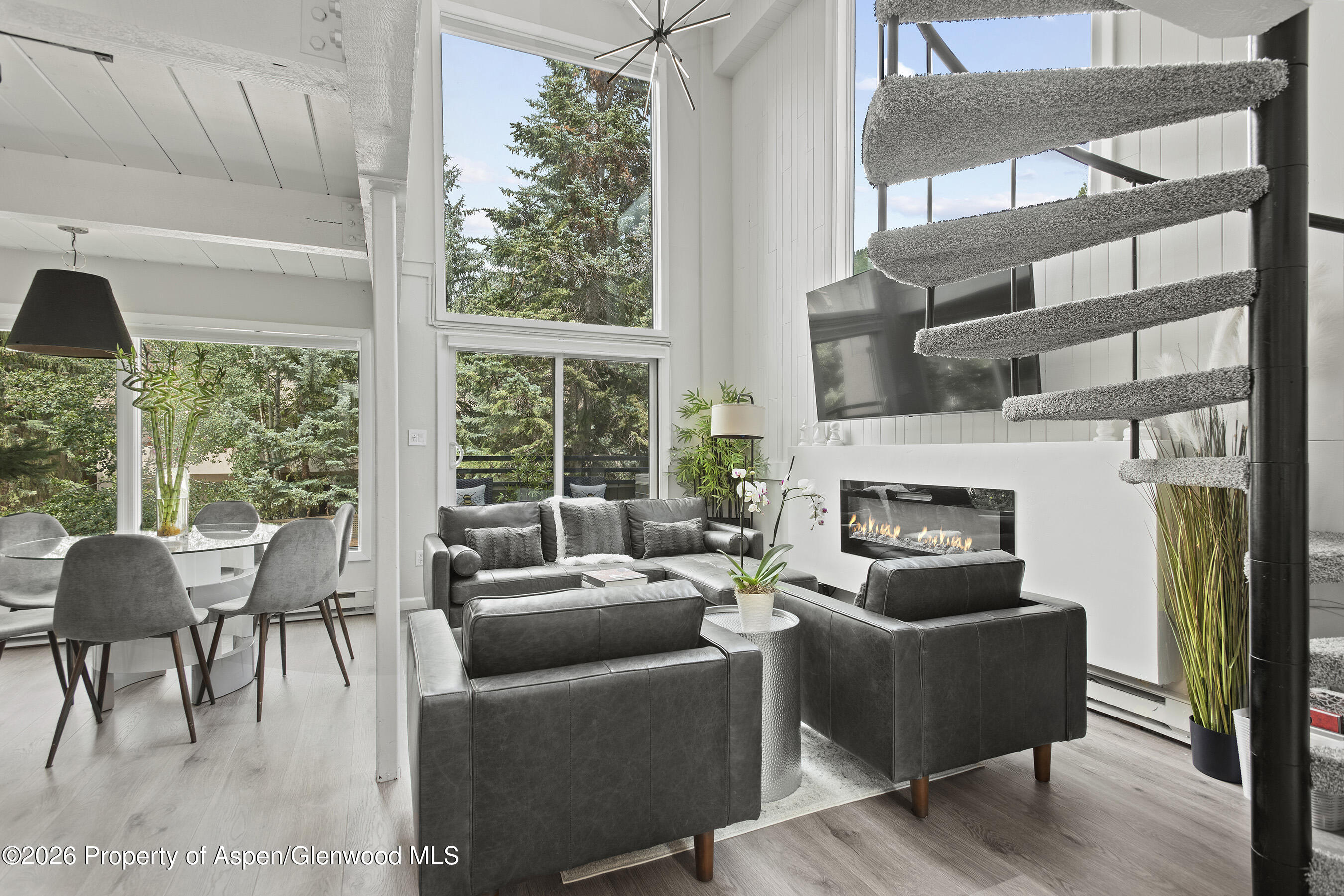 1024 E Cooper Avenue 2