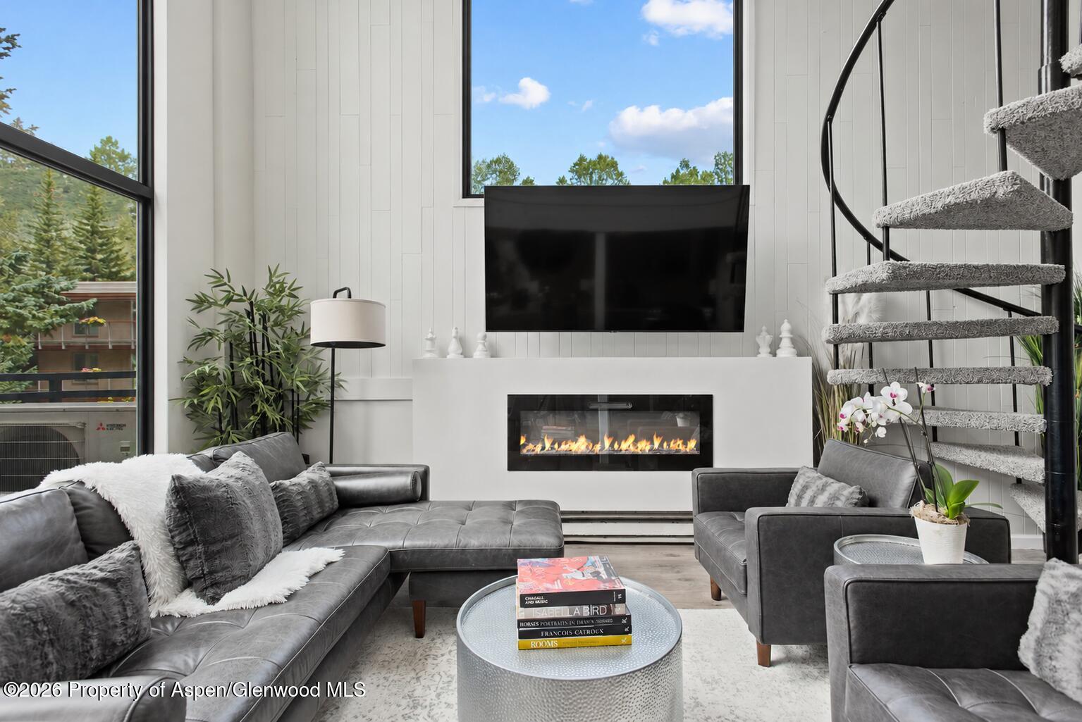 1024 E Cooper Avenue 2