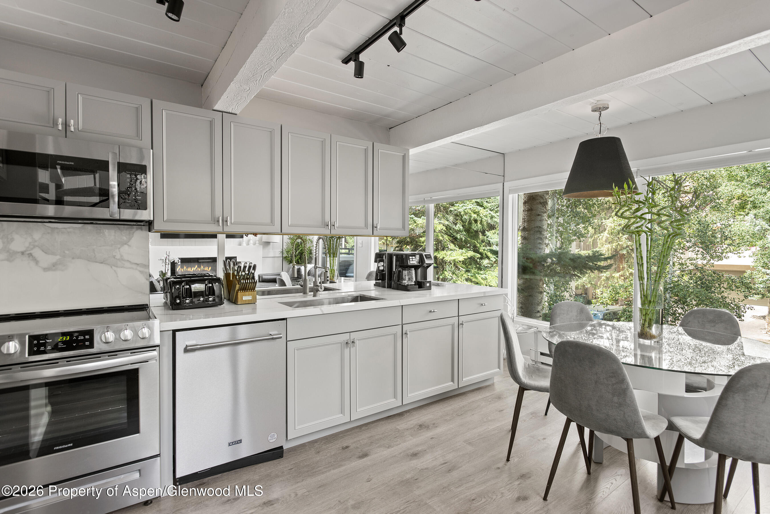 1024 E Cooper Avenue 2