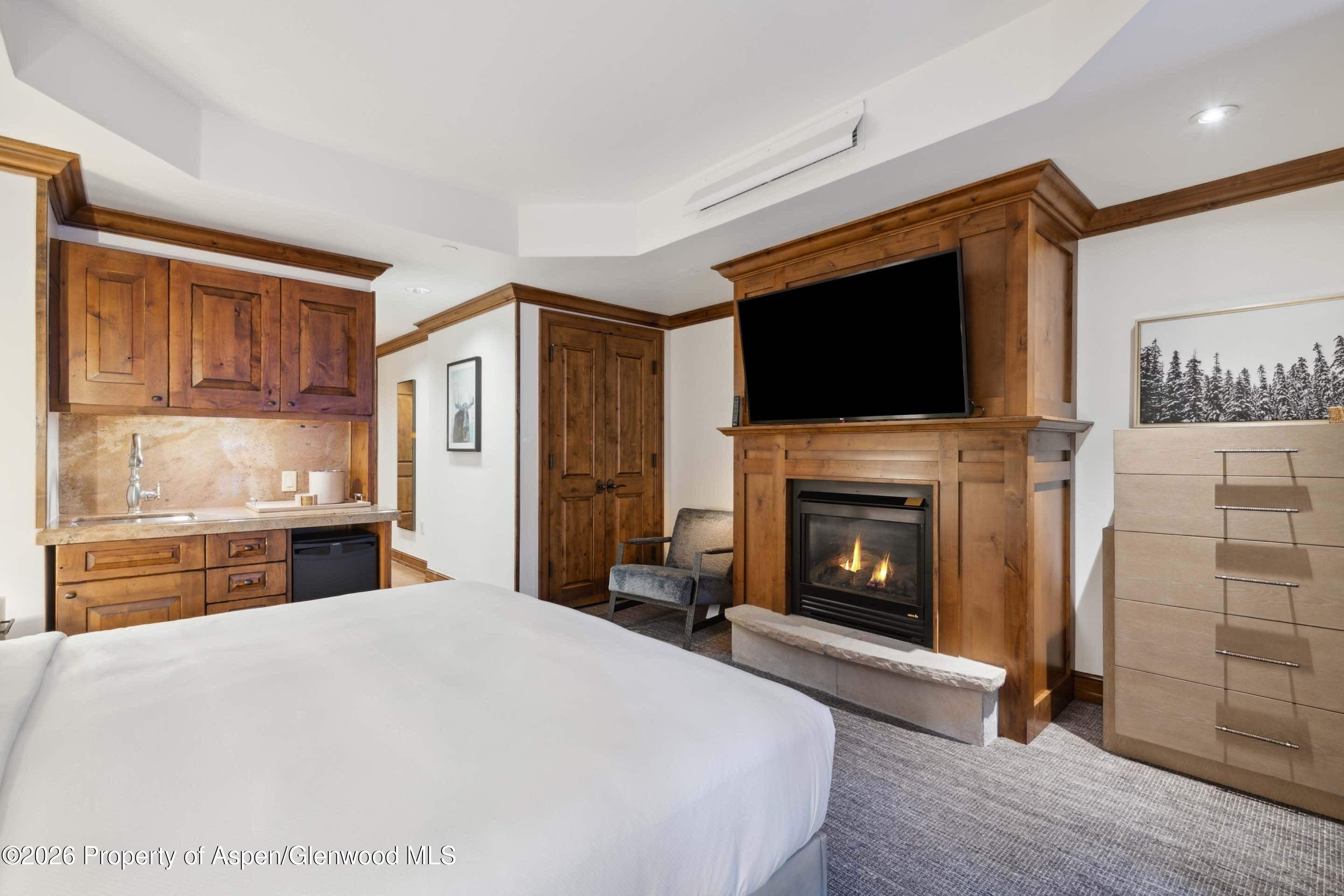 415 E Dean St, Unite 43, Week 12