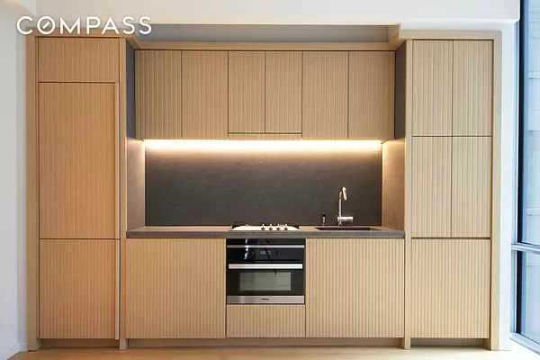 565 Broome Street N6J