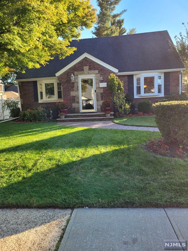 32 East Englewood Avenue