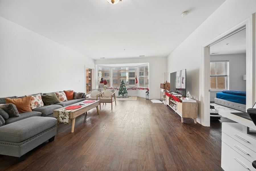 22 AVENUE AT PORT IMPERIAL Unit: 325