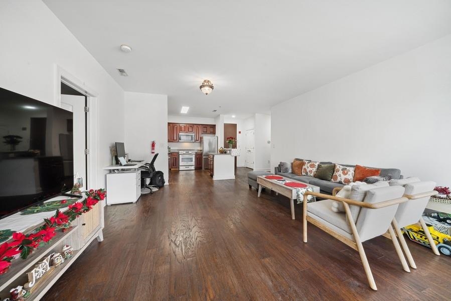 22 AVENUE AT PORT IMPERIAL Unit: 325