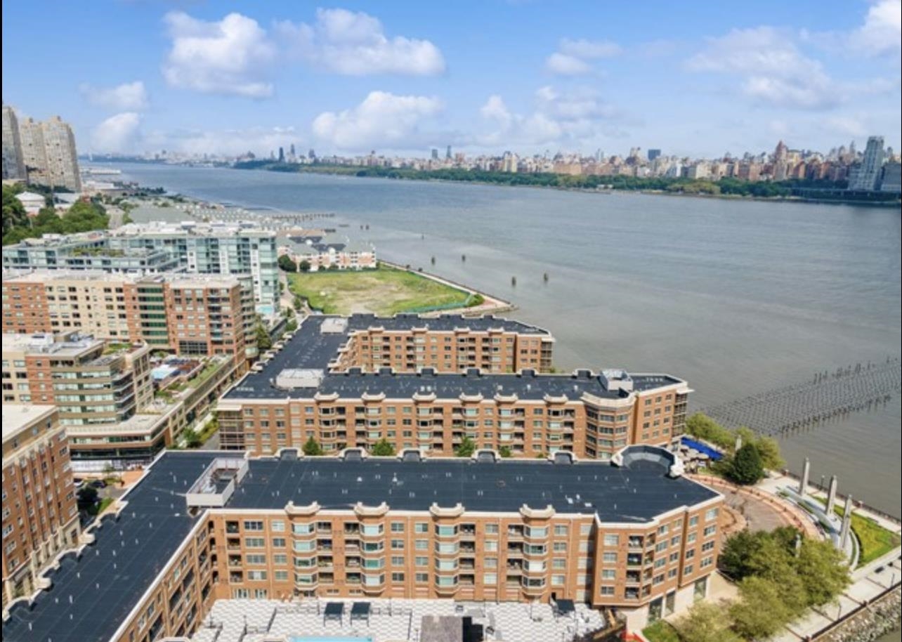 22 AVENUE AT PORT IMPERIAL Unit: 325