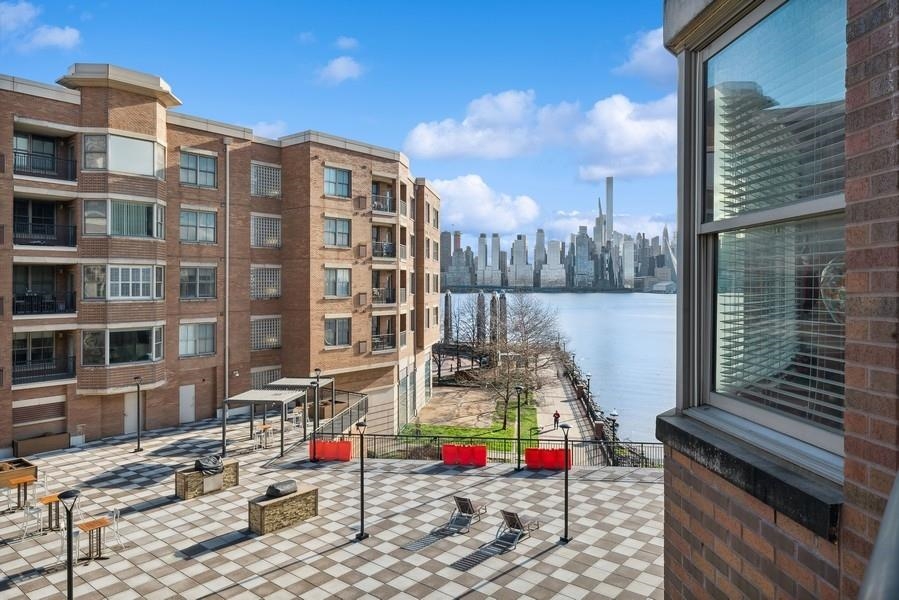 22 AVENUE AT PORT IMPERIAL Unit: 325