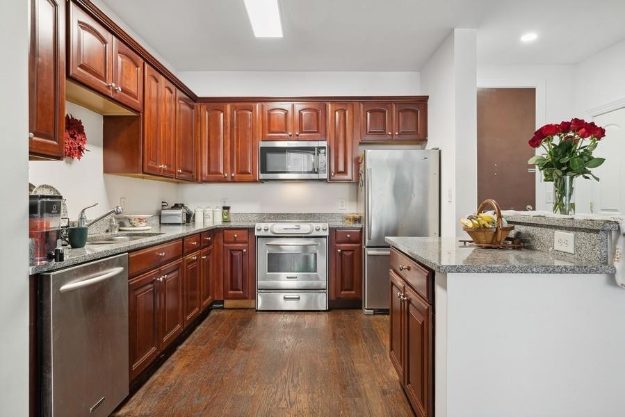 22 AVENUE AT PORT IMPERIAL Unit: 325