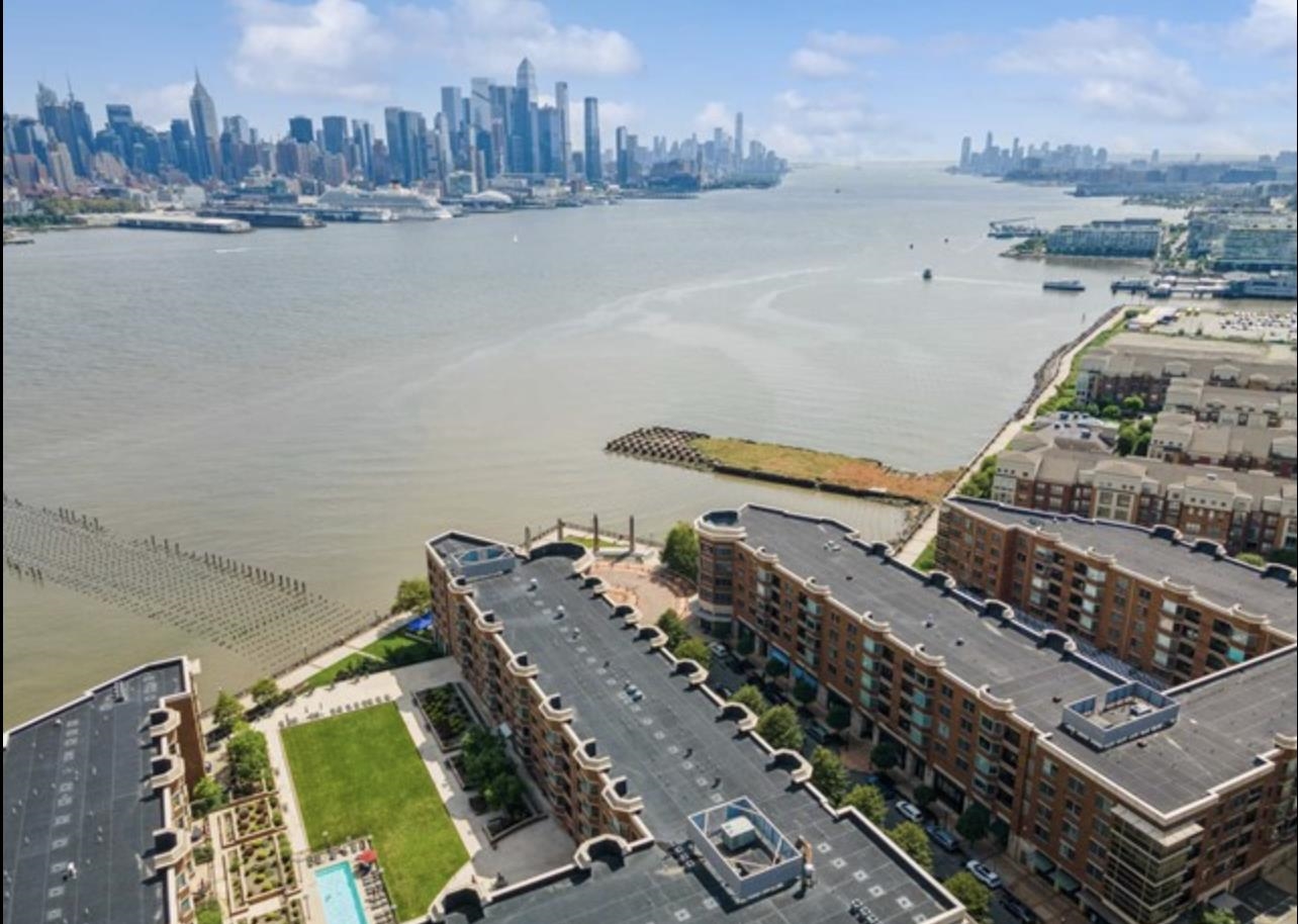 22 AVENUE AT PORT IMPERIAL Unit: 325