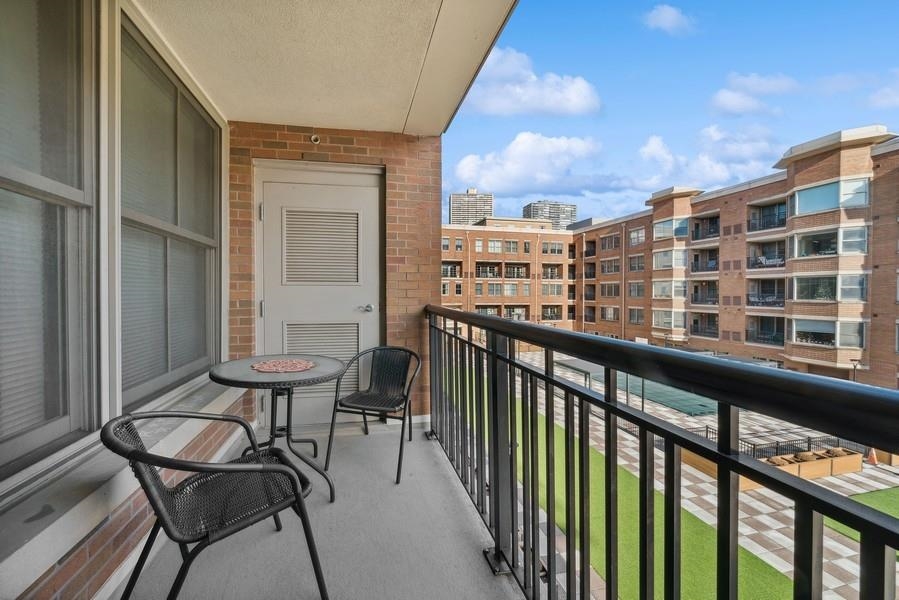22 AVENUE AT PORT IMPERIAL Unit: 325