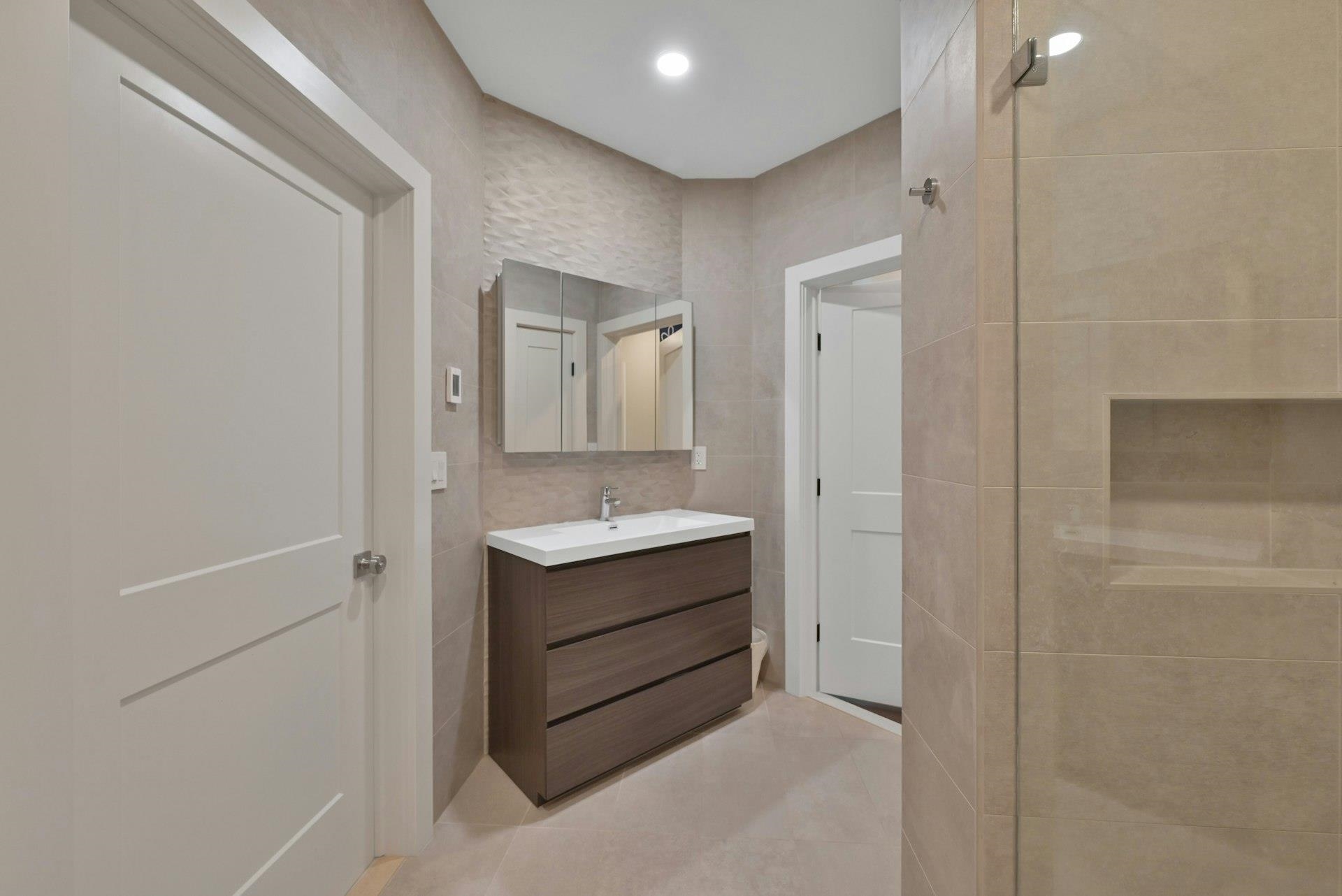 24 AVENUE AT PORT IMPERIAL Unit: 200