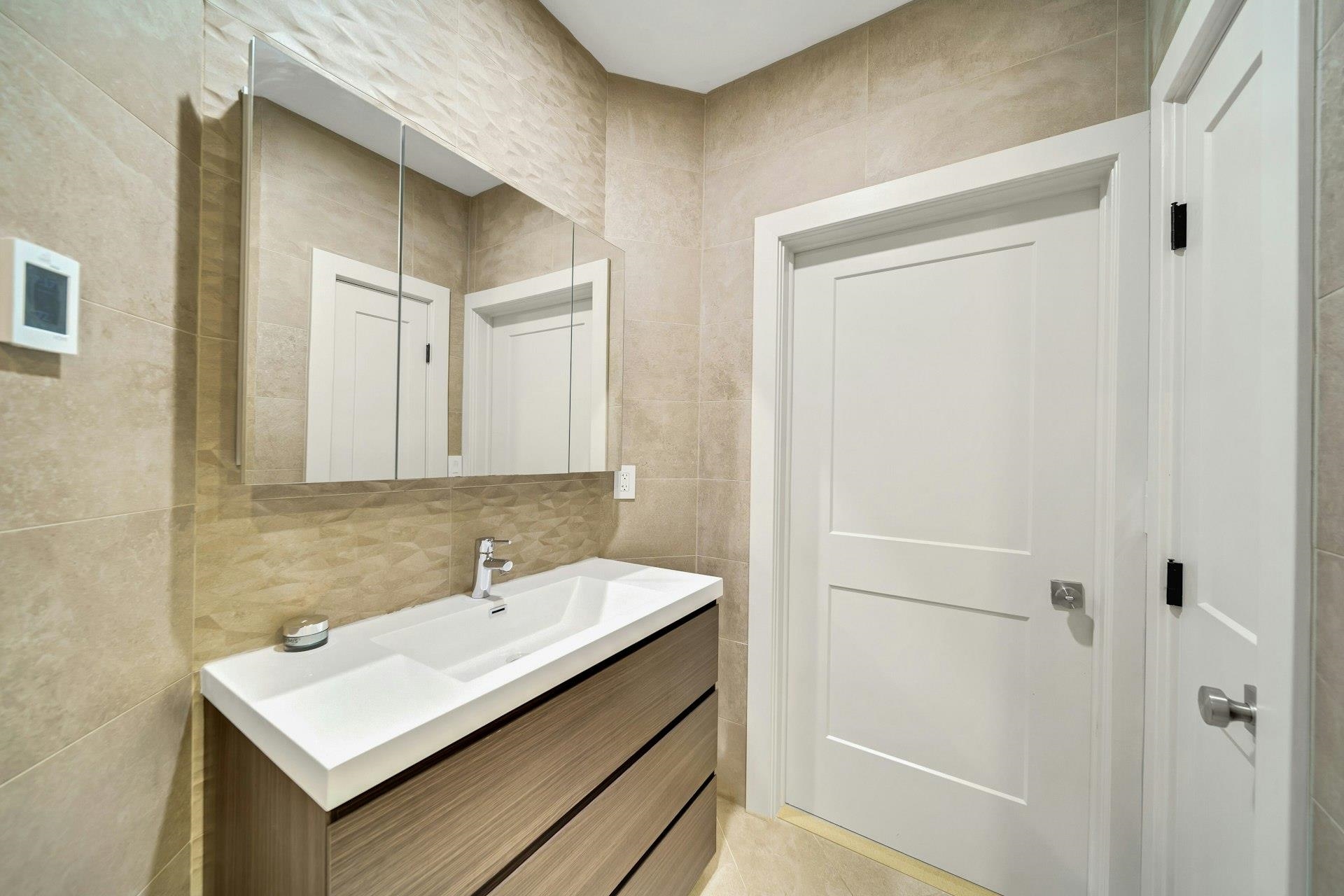 24 AVENUE AT PORT IMPERIAL Unit: 200