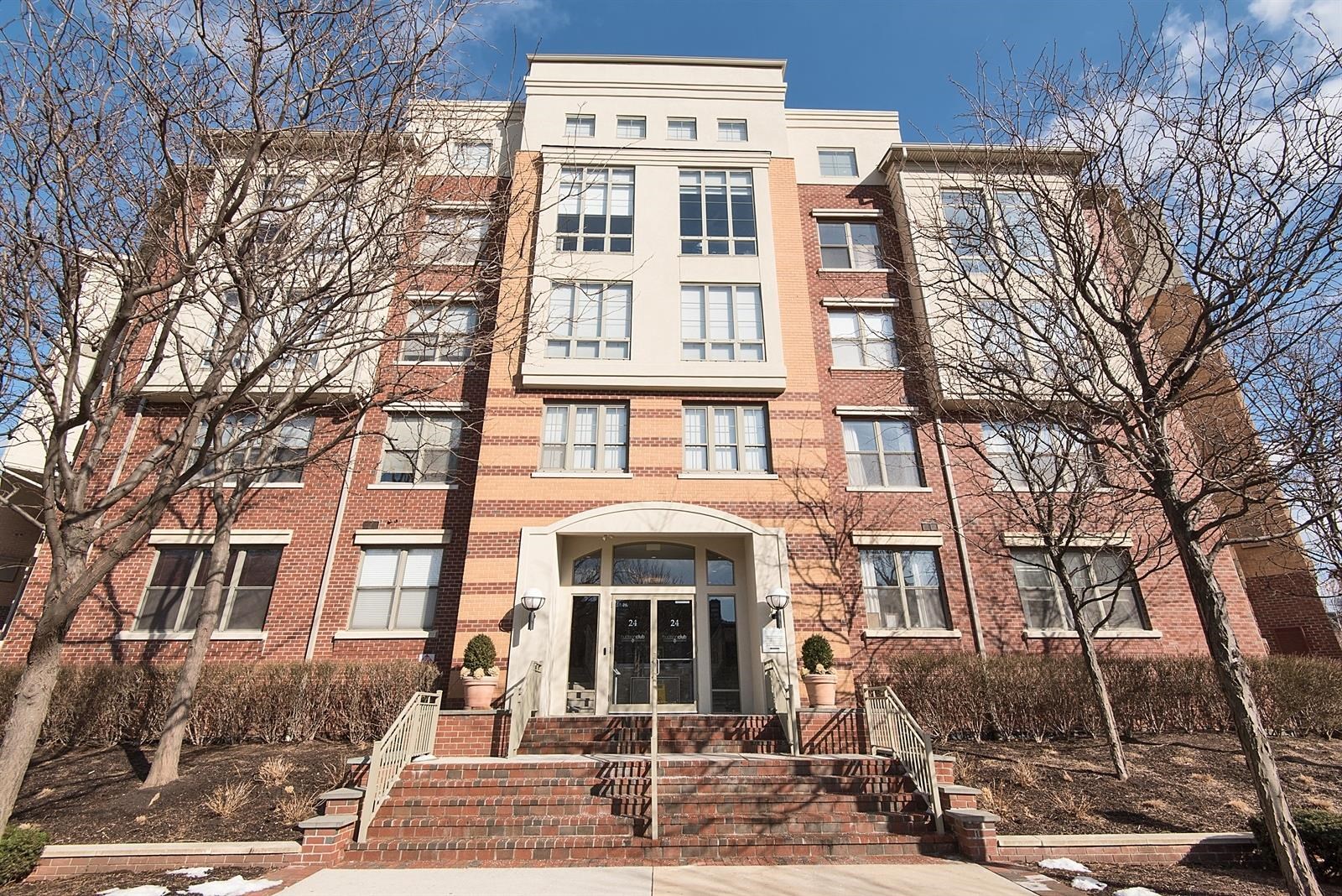 24 AVENUE AT PORT IMPERIAL Unit: 200