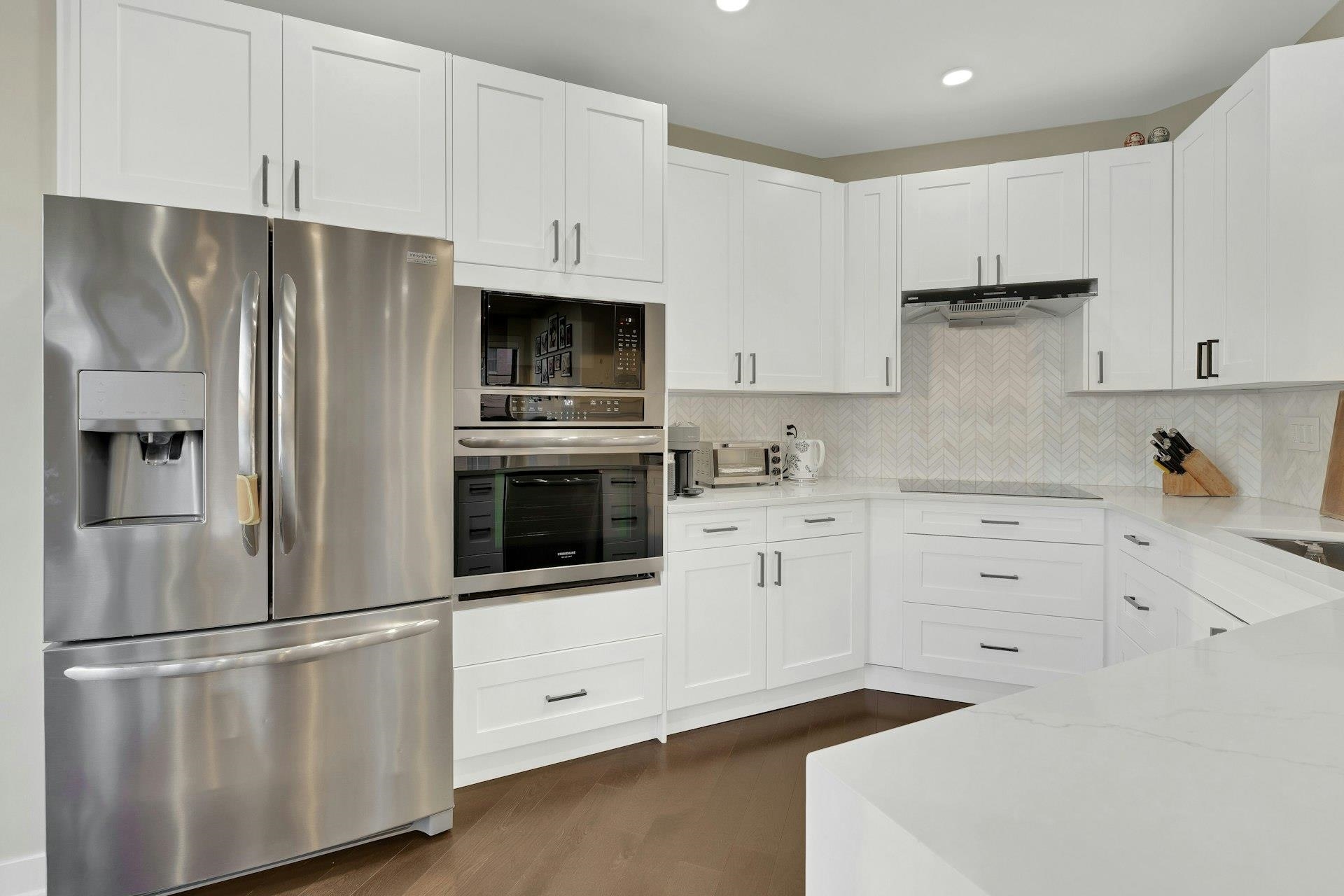 24 AVENUE AT PORT IMPERIAL Unit: 200
