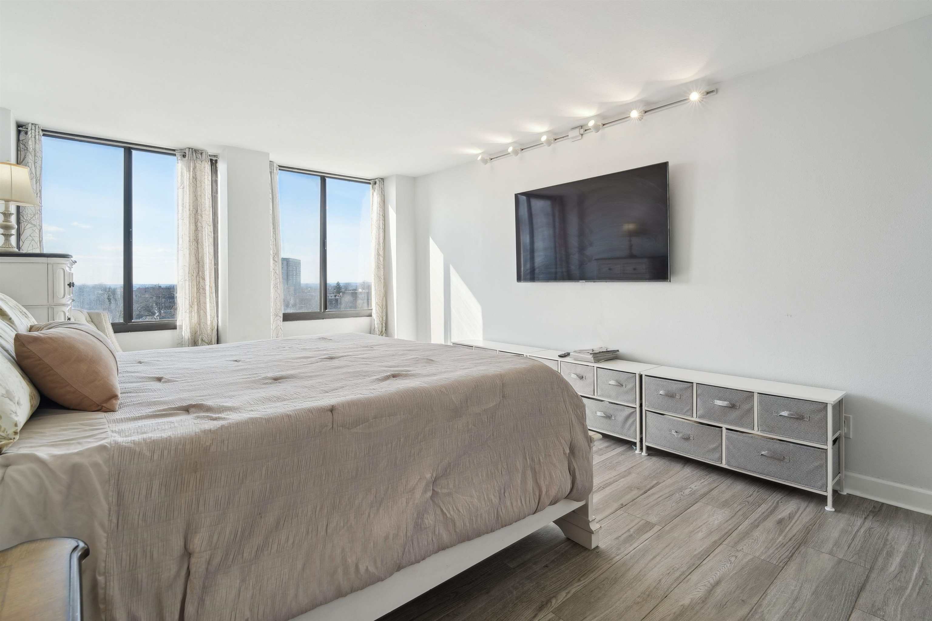 200 WINSTON DR Unit: 803