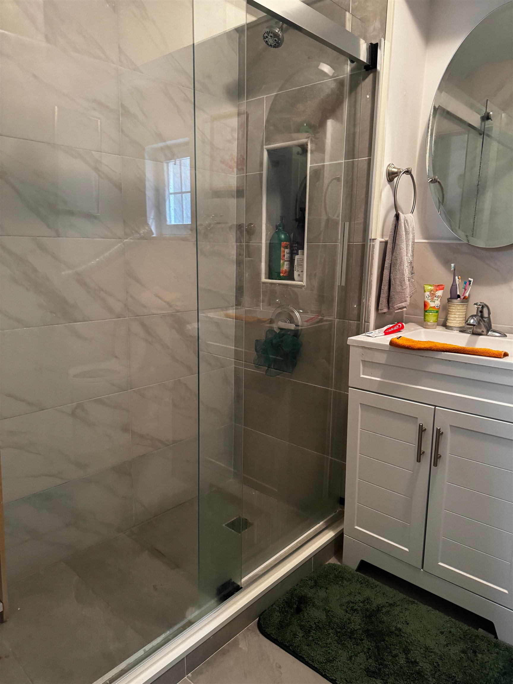 300 DELANO PL