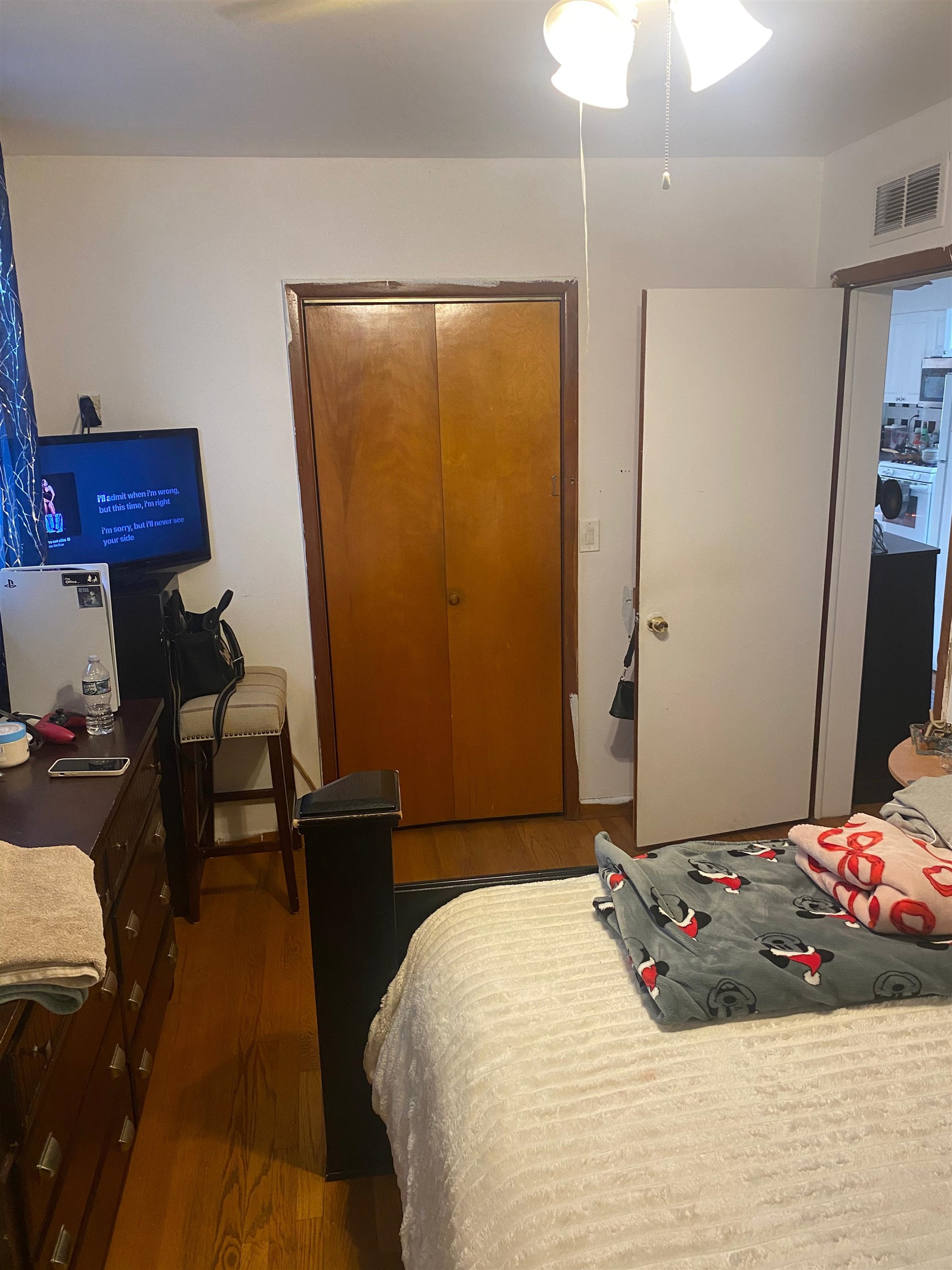 300 DELANO PL