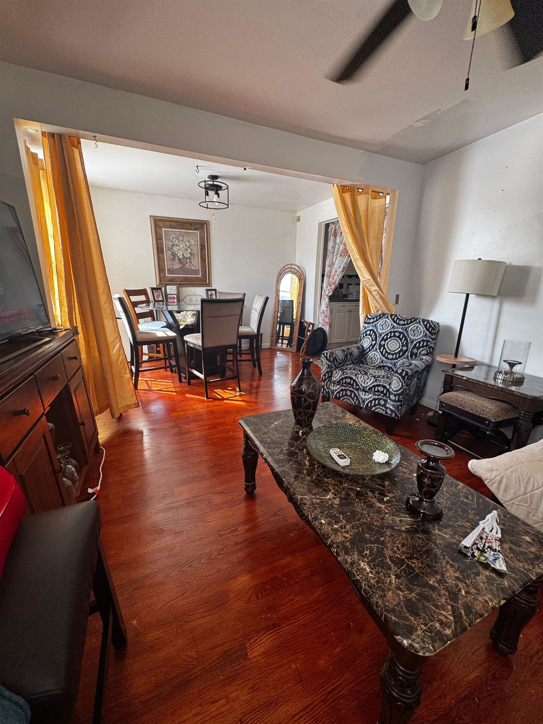 300 DELANO PL