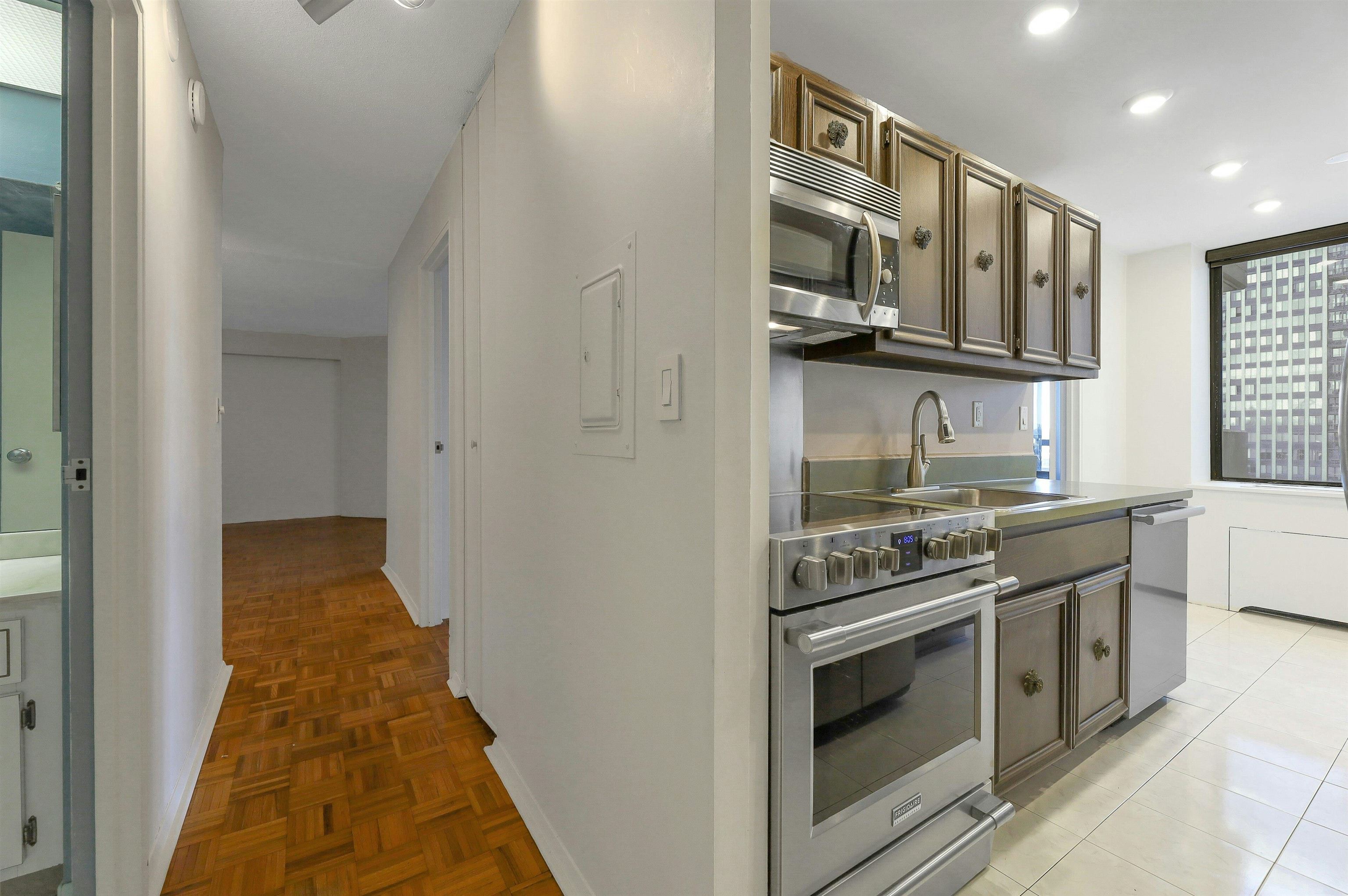 200 WINSTON DR Unit: 421