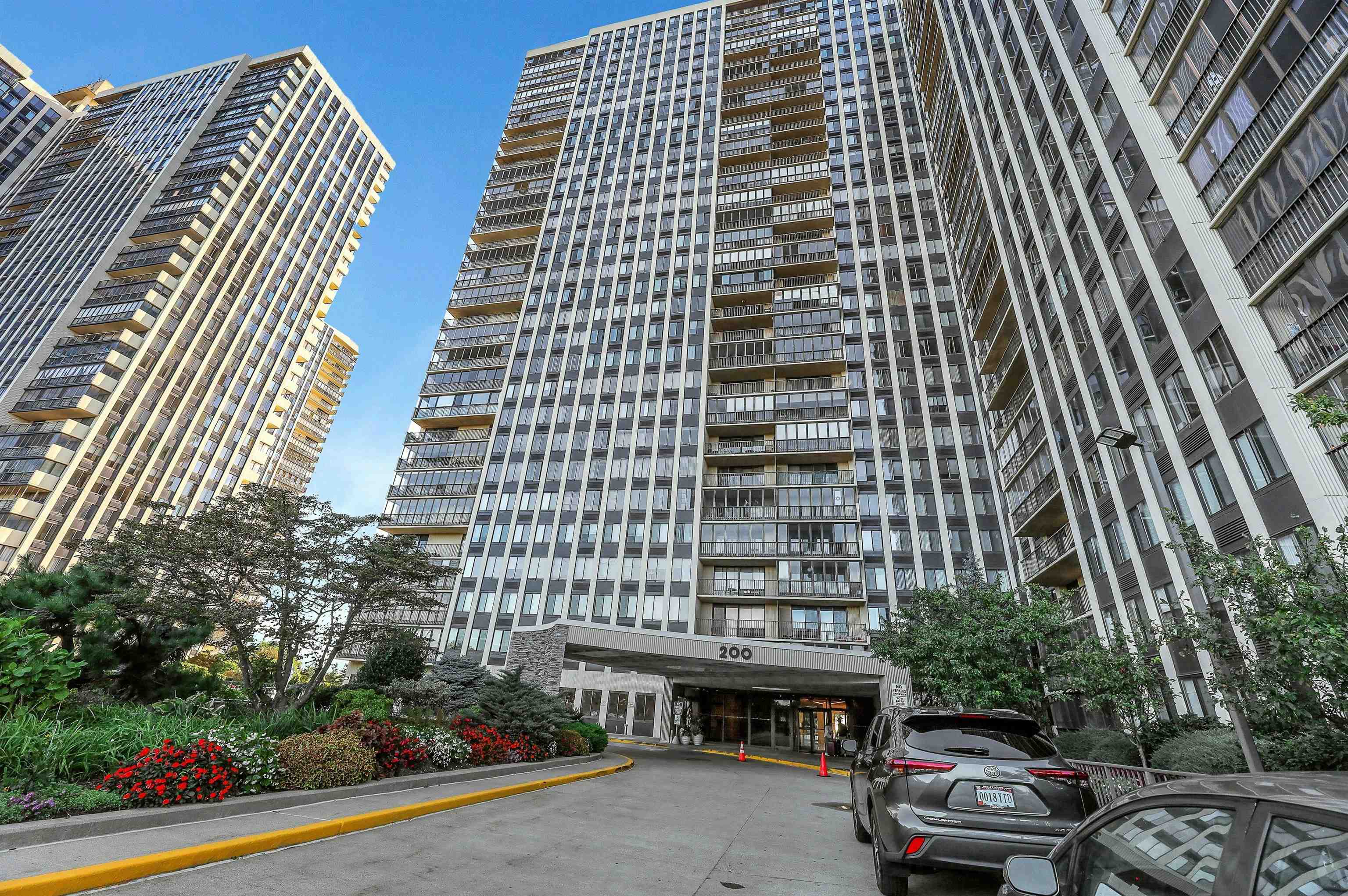 200 WINSTON DR Unit: 421