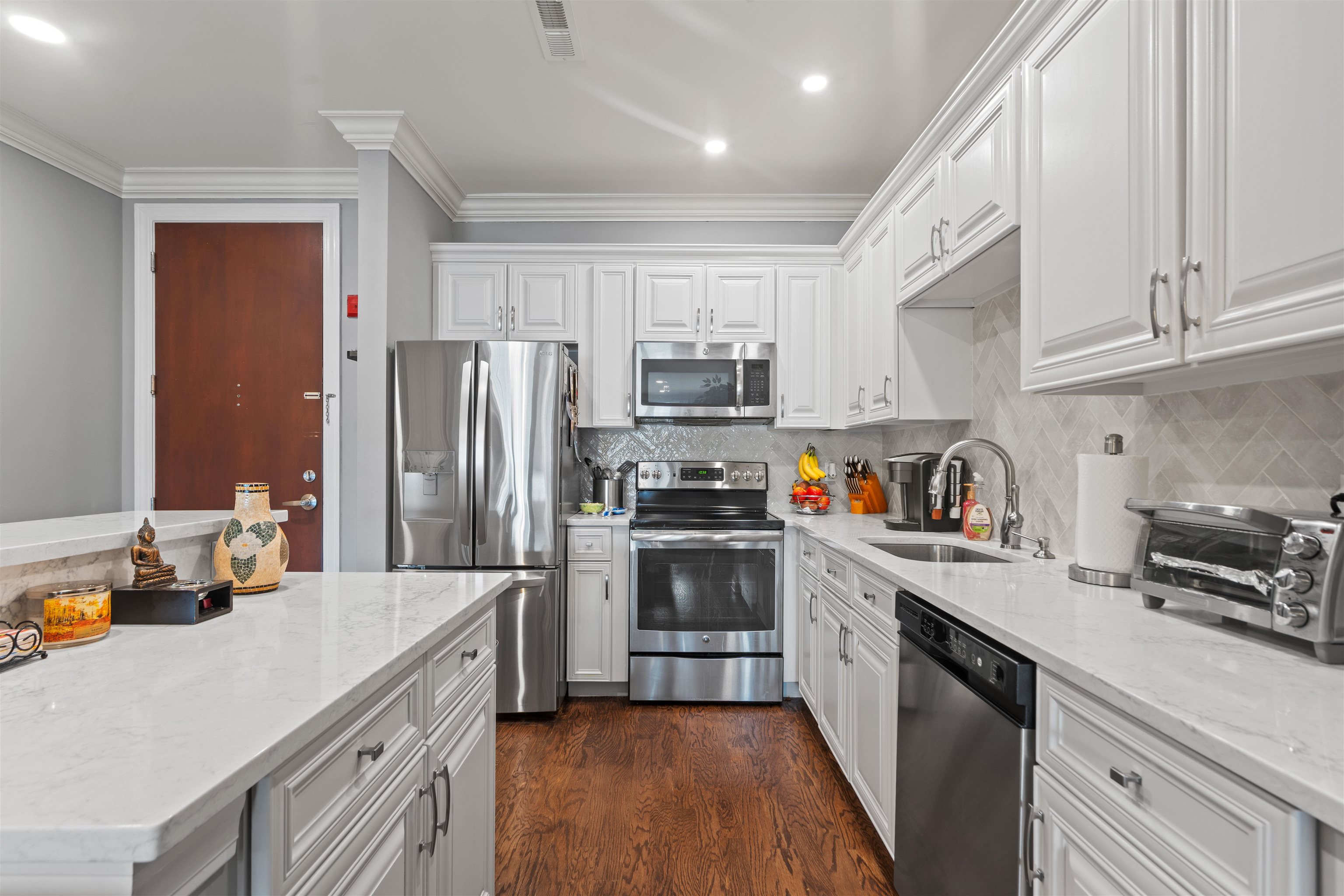 22 AVENUE AT PORT IMPERIAL Unit: 417