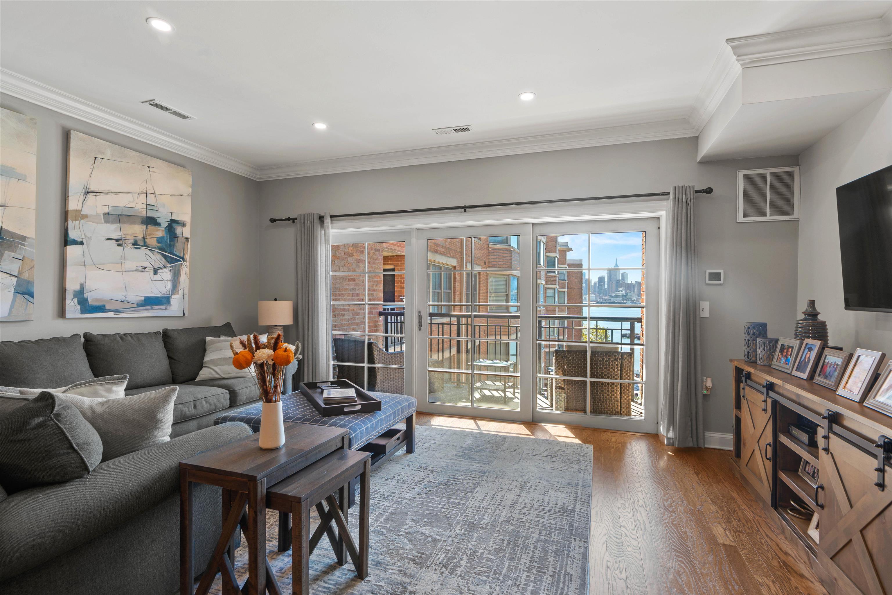 22 AVENUE AT PORT IMPERIAL Unit: 417