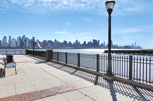 22 AVENUE AT PORT IMPERIAL Unit: 417