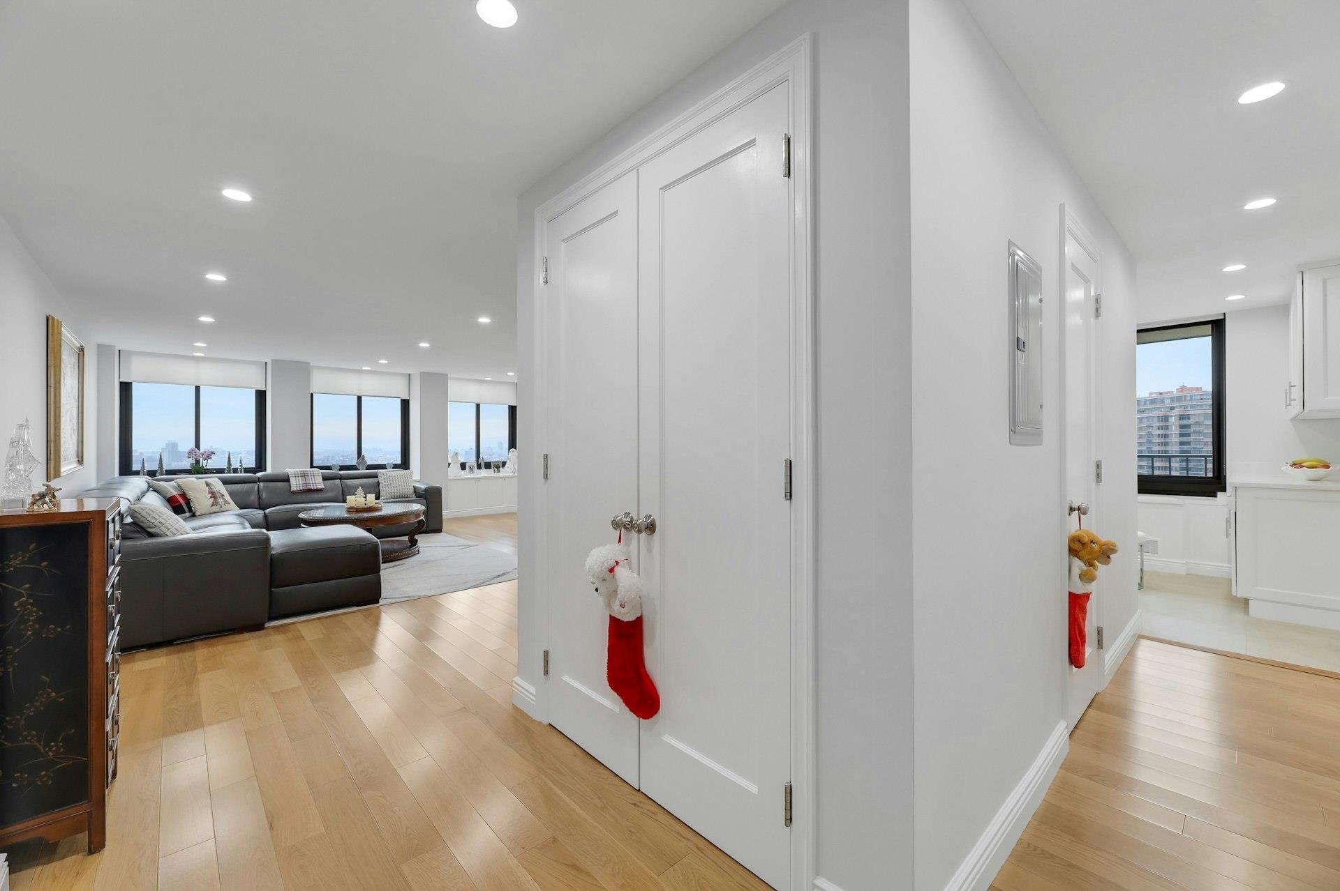 300 WINSTON DR Unit: 910