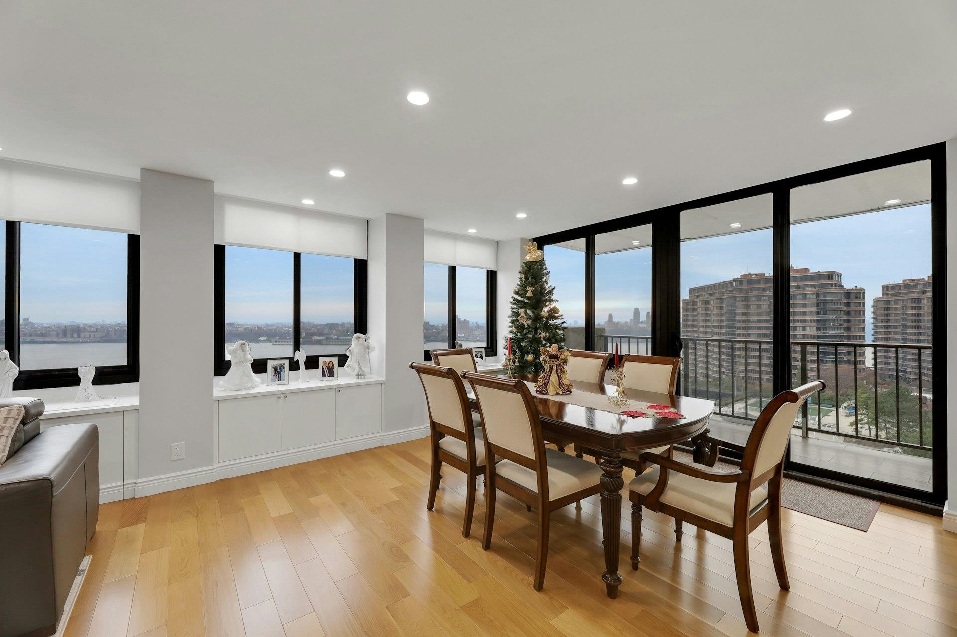 300 WINSTON DR Unit: 910