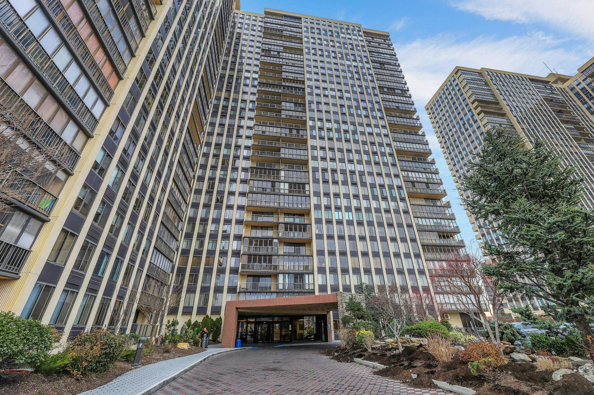 300 WINSTON DR Unit: 910