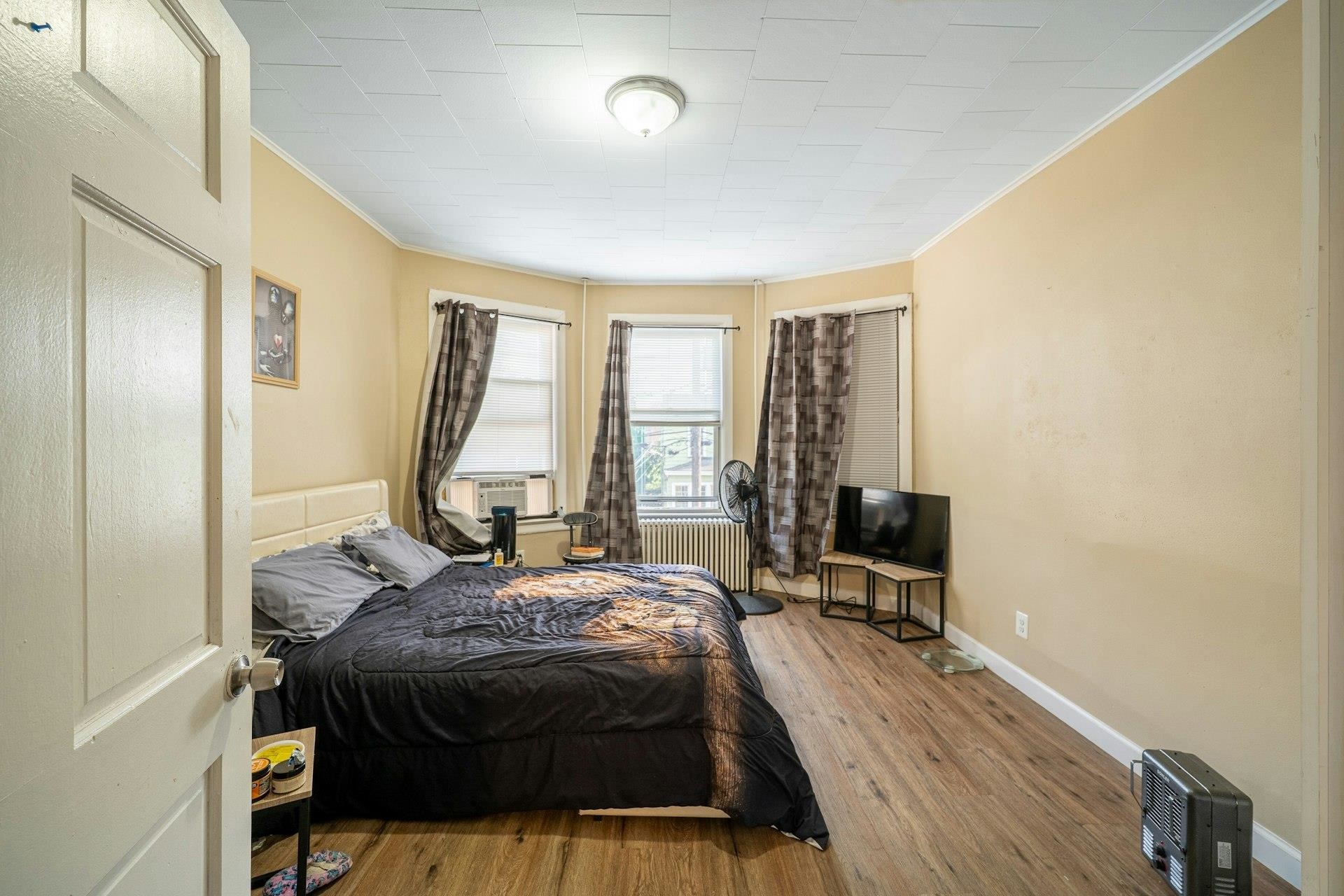 162 GLENWOOD AVE