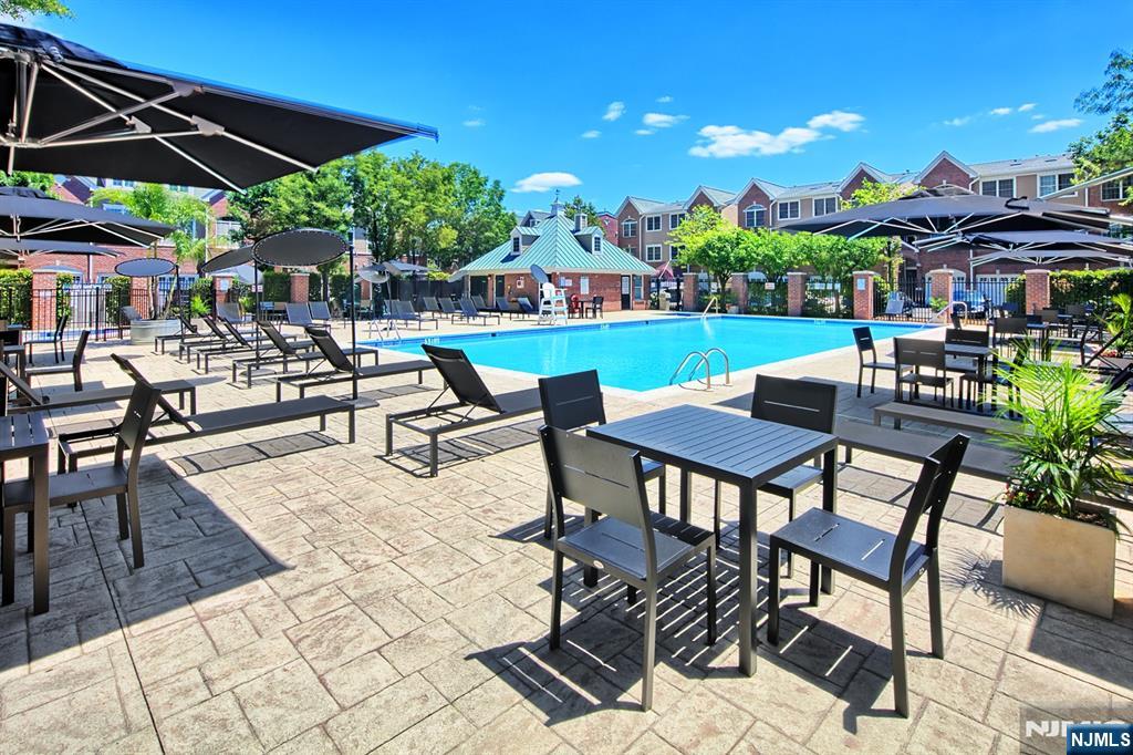 517 Harbor Place