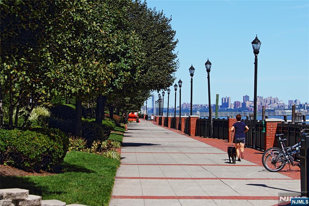 517 Harbor Place