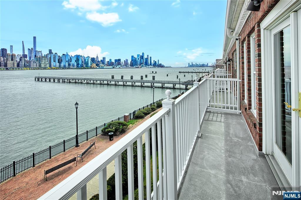 517 Harbor Place