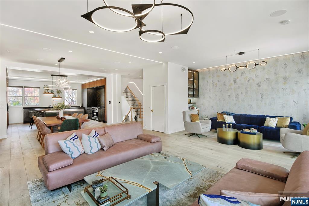 517 Harbor Place