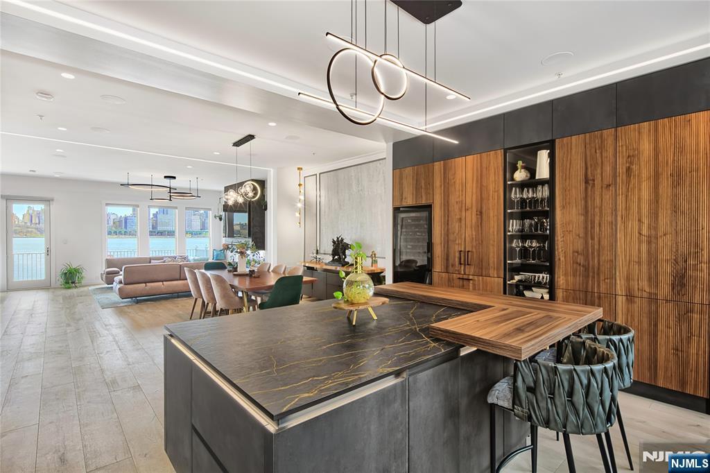 517 Harbor Place