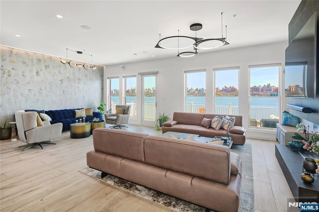 517 Harbor Place