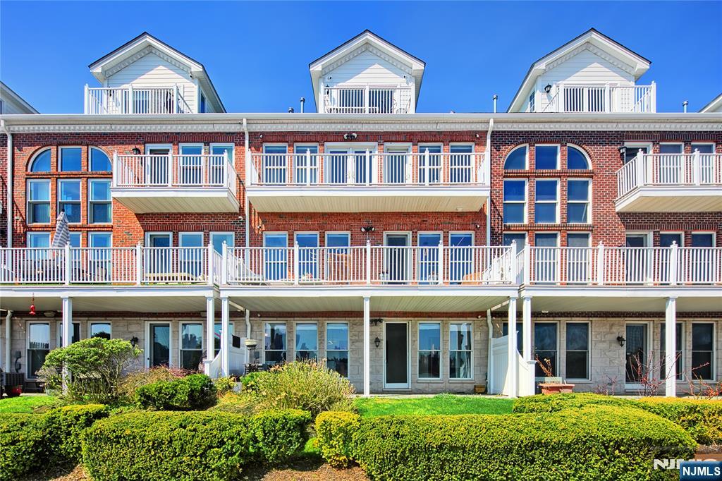 517 Harbor Place
