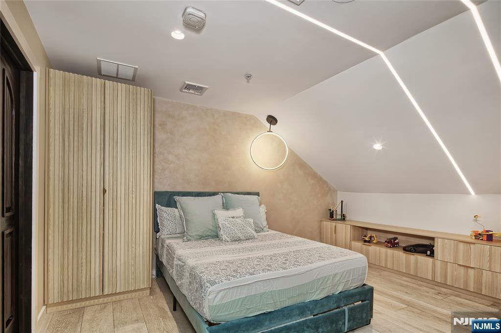 517 Harbor Place