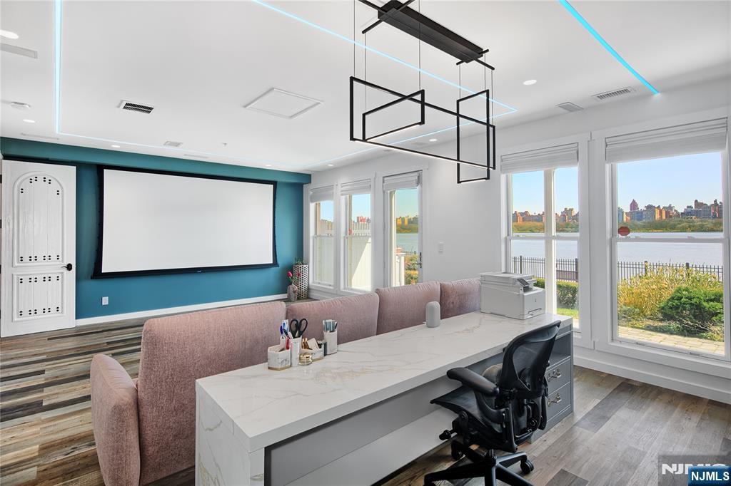 517 Harbor Place