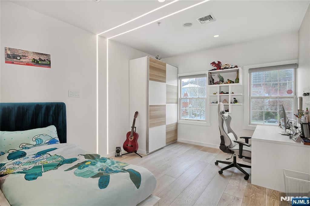 517 Harbor Place
