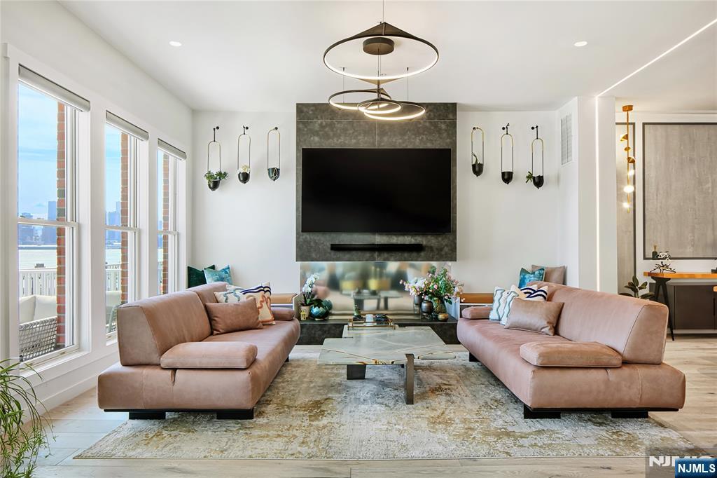 517 Harbor Place
