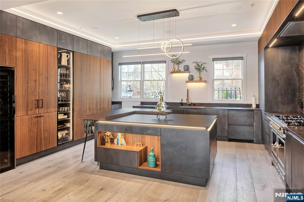517 Harbor Place