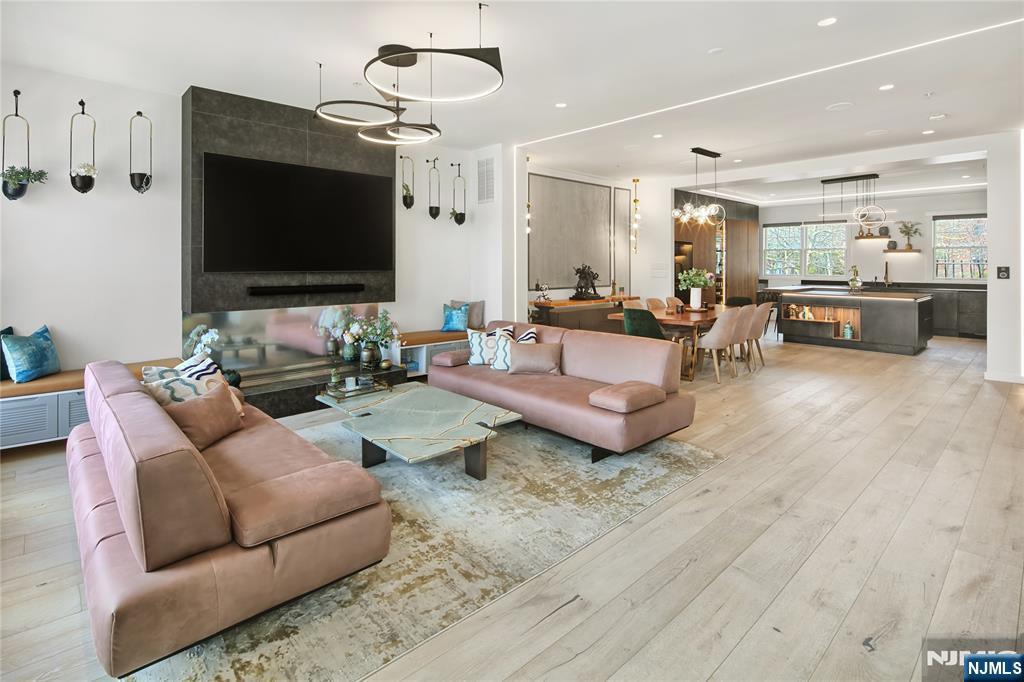 517 Harbor Place
